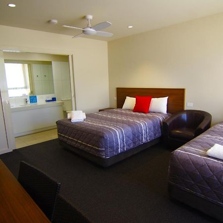 Jane Eliza Motor Inn Суон Хил Екстериор снимка