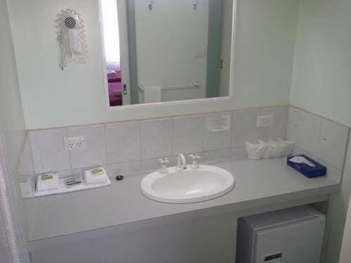 Jane Eliza Motor Inn Суон Хил Екстериор снимка